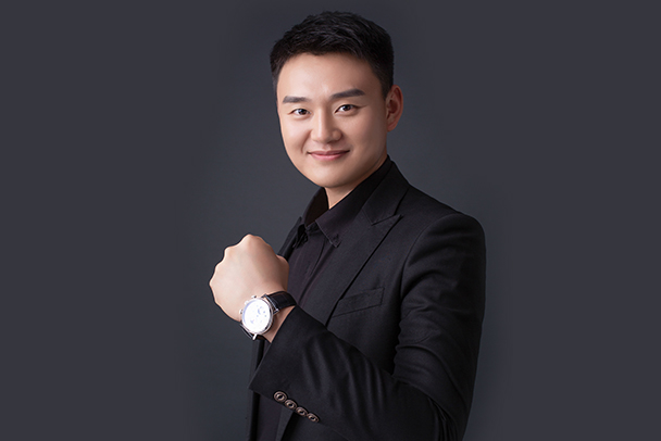 纪翔