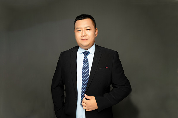 张艺铭