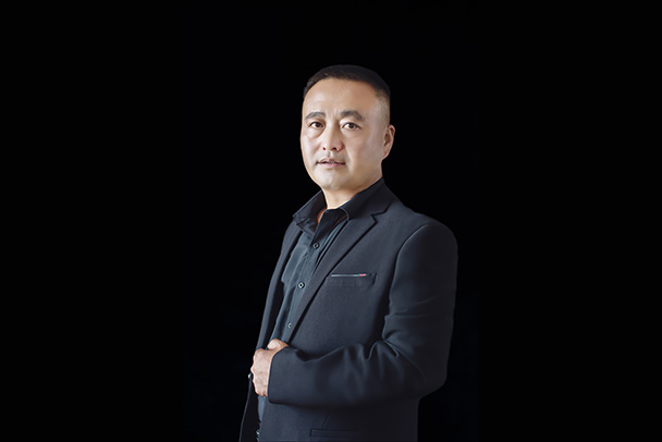 李朋